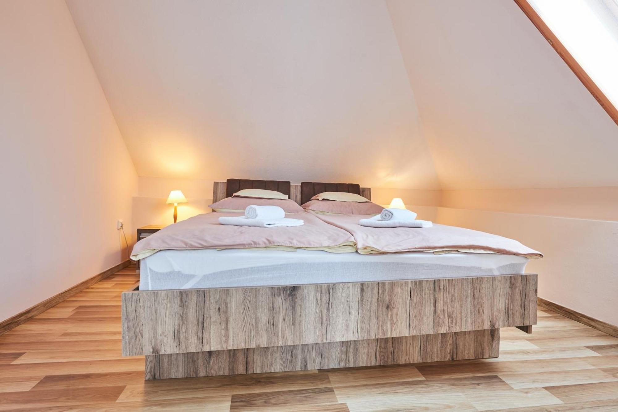 ADA Apartmanház Hajdúszoboszló Esterno foto