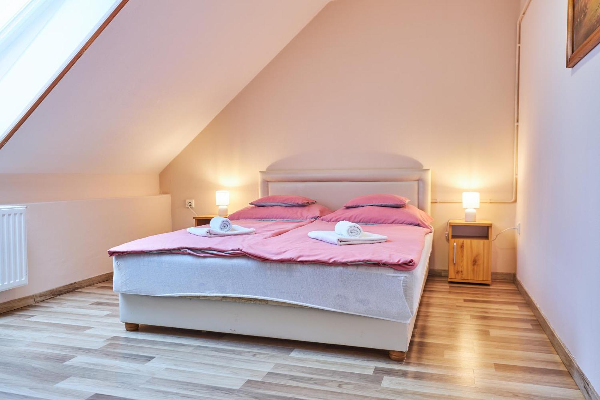 ADA Apartmanház Hajdúszoboszló Esterno foto